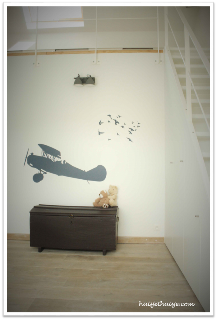 Loft - boysroom - planes - chest - kopie