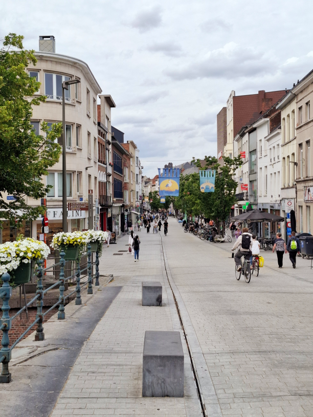 Mechelen Bruul winkelstraat brug